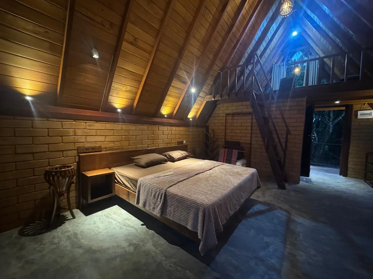 Luxury Hotel in Sinharaja - The Royal Cabin Bedroom 2